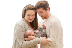 newborn-with-parents-03-1
